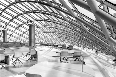 探究海外名校大學(xué)之美:牛津大學(xué)因門(mén)而美