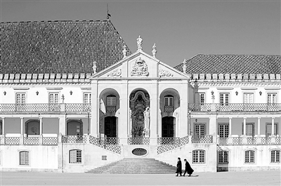 探究海外名校大學(xué)之美:牛津大學(xué)因門(mén)而美