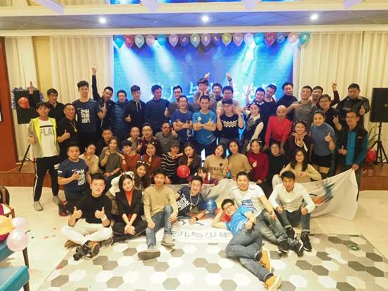 說明: C:Userswangq1317Desktop（新聞）2018甜蜜跑即將起跑，賽道跑團加油站成為最大亮點（新聞）2018甜蜜跑即將起跑，賽道跑團加油站成為最大亮點花兒與少年跑團.jpg