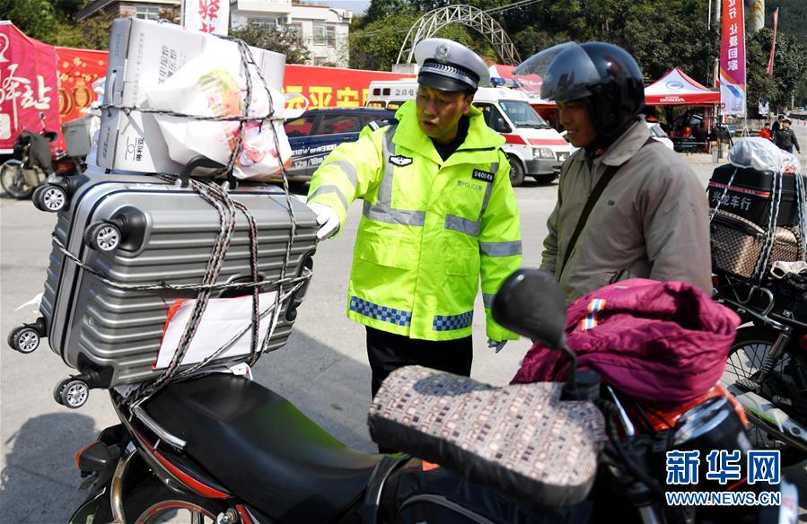 （關注春運）（4）堅守春運17載 溫暖鐵騎返鄉(xiāng)路